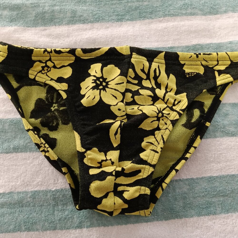 (*) VINTAGE 1" SIDES SPEEDO SWIM BRIEF, SIZE 30", HIBISCUS PATTERN - (Pre-owned)